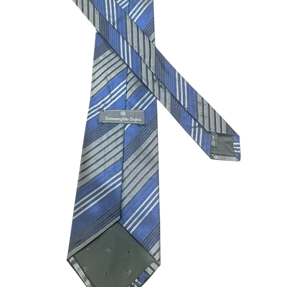 Ermenegildo Zegna Necktie 100% Silk Italy Charcoal Gray Blue Diagonal Stripe Tie